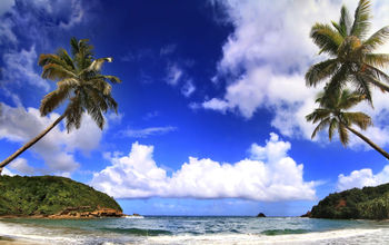 Beautiful beach in Dominica (photo via gydyt0jas / iStock / Getty Images Plus)