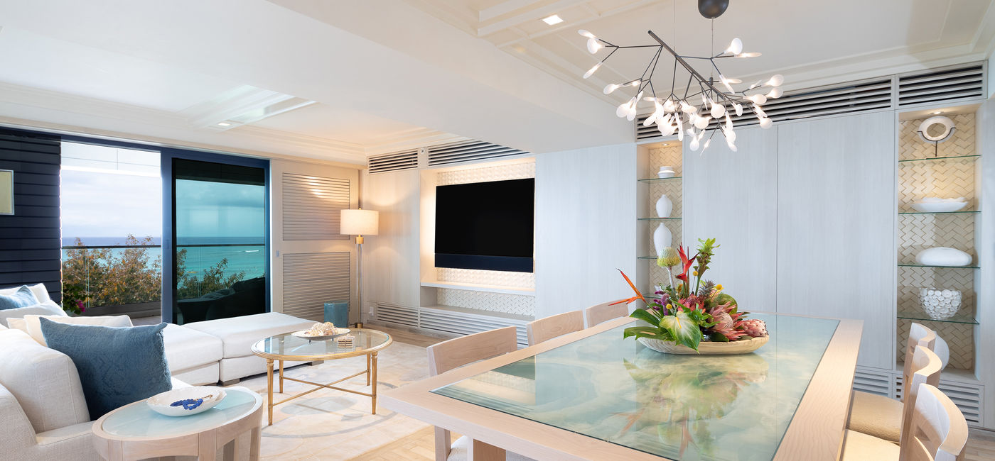 Image: A living room at ESPACIO, The Jewel of Waikiki. (photo via Aqua-Aston Hospitality) ((photo via Aqua-Aston Hospitality))