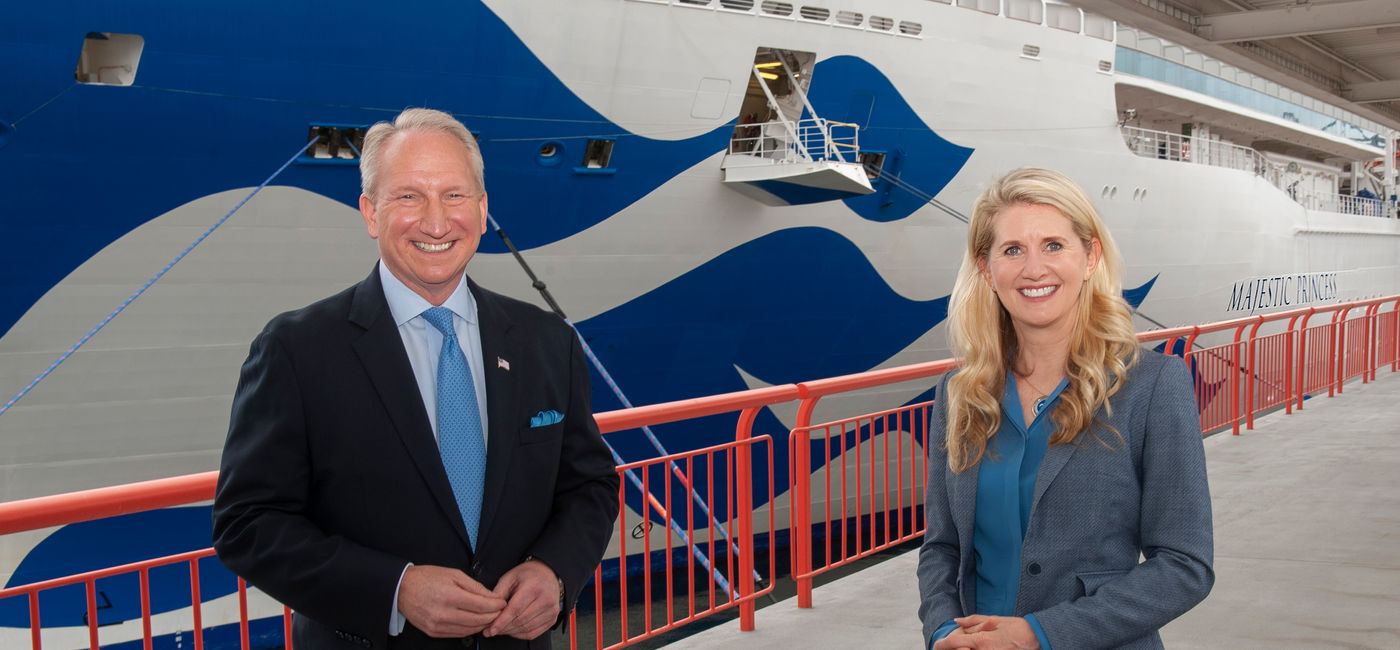 Image: Princess President Jan Swartz and Port Executive Director Gene Seroka celebrate the maiden call of Majestic Princess to the Port of Los Angeles. (Photo via Princess Cruises)