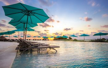 Infinity pool at Dreams Vista Cancun Golf & Spa Resort