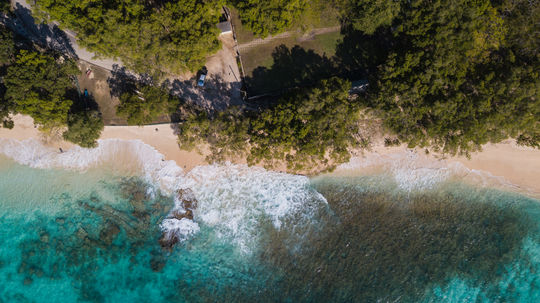 The beaches of Barbados are ideal for water sports. (Photo via BTMI).