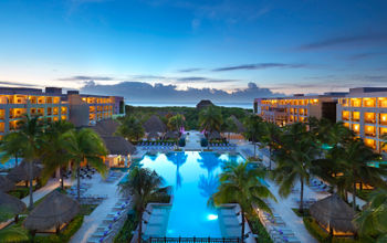 Paradisus La Perla Playa del Carmen resort pool.